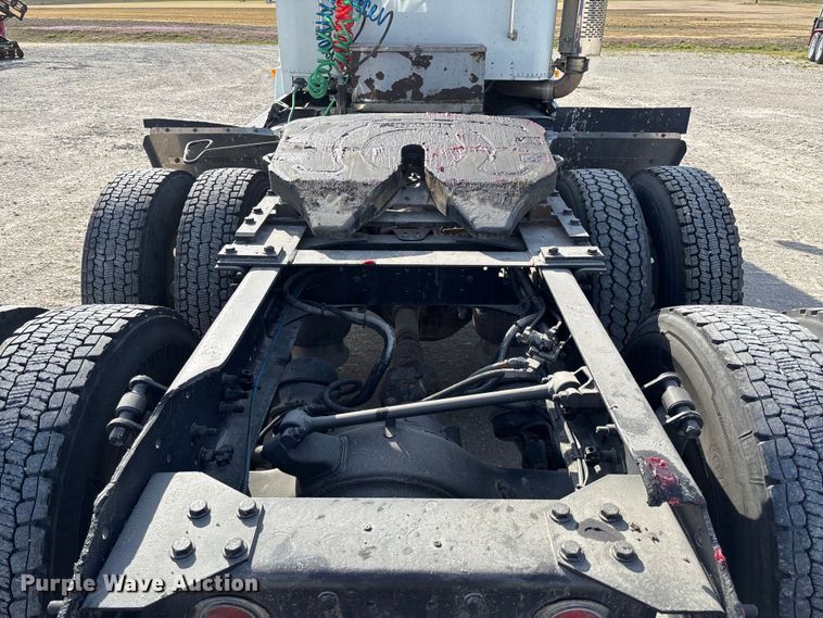 image for item FB3260 1999 Freightliner FLD120 semi truck