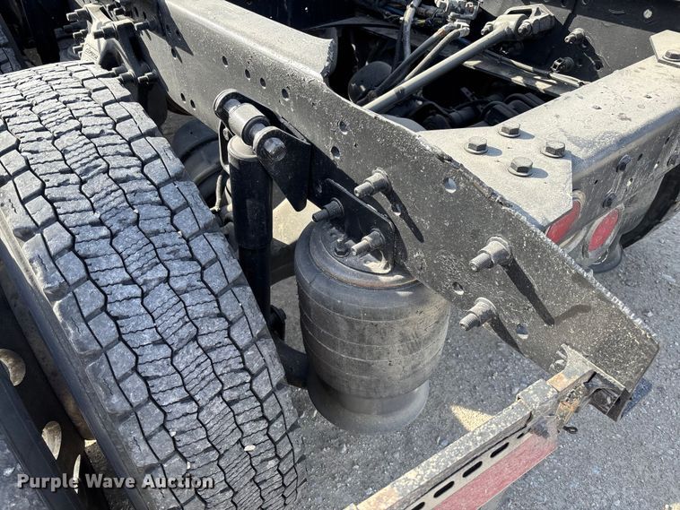 image for item FB3260 1999 Freightliner FLD120 semi truck