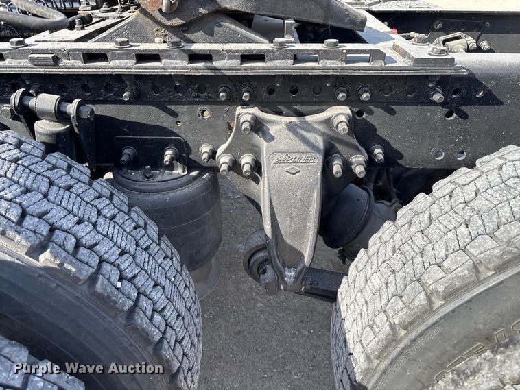 image for item FB3260 1999 Freightliner FLD120 semi truck