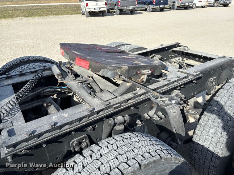 image for item FB3260 1999 Freightliner FLD120 semi truck