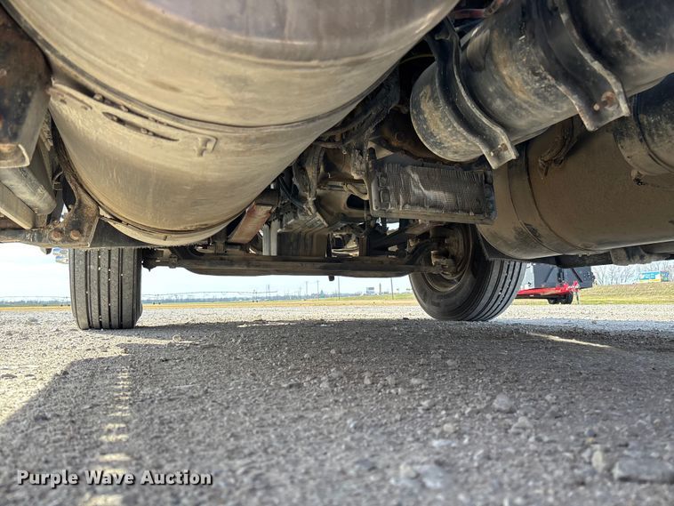 image for item FB3260 1999 Freightliner FLD120 semi truck