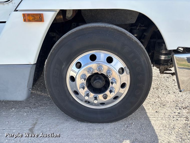 image for item FB3260 1999 Freightliner FLD120 semi truck