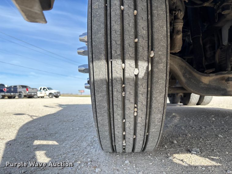 image for item FB3260 1999 Freightliner FLD120 semi truck