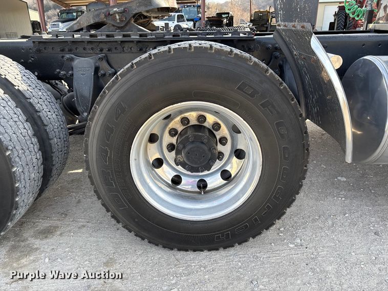 image for item FB3260 1999 Freightliner FLD120 semi truck