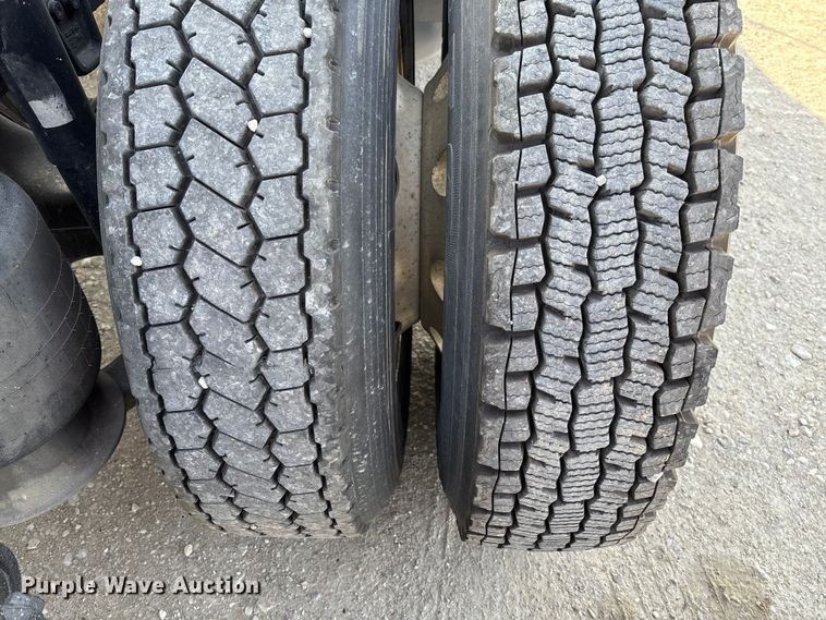 image for item FB3260 1999 Freightliner FLD120 semi truck