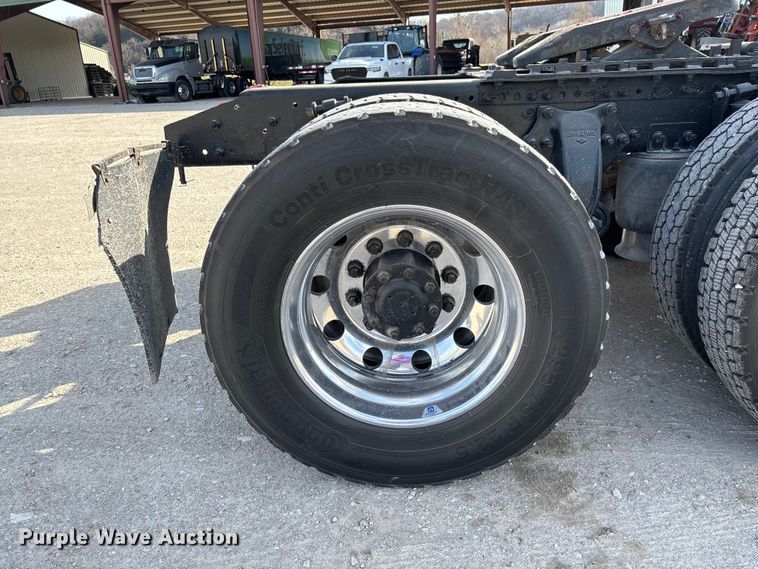 image for item FB3260 1999 Freightliner FLD120 semi truck