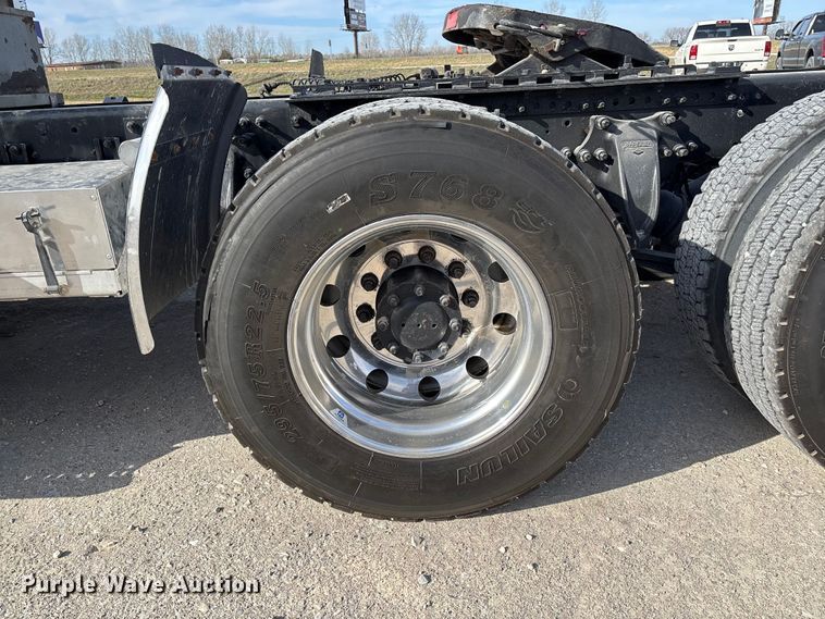 image for item FB3260 1999 Freightliner FLD120 semi truck