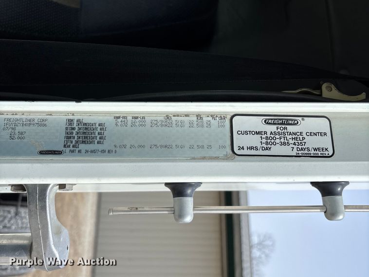 image for item FB3260 1999 Freightliner FLD120 semi truck