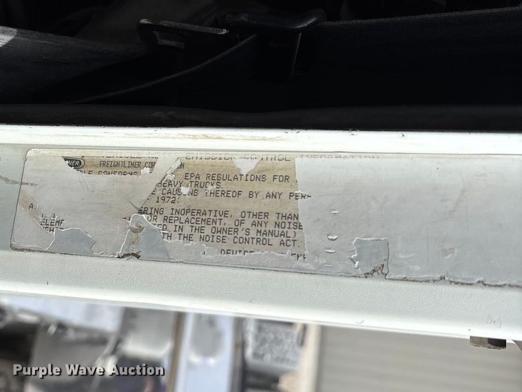 image for item FB3260 1999 Freightliner FLD120 semi truck