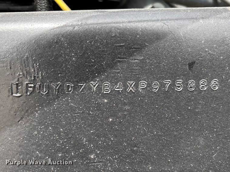 image for item FB3260 1999 Freightliner FLD120 semi truck