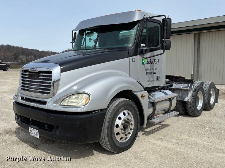 2005 Freightliner CL120
