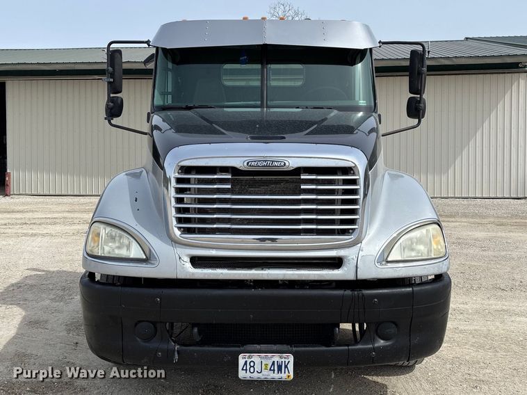 image for item FB3261 2005 Freightliner CL120 semi truck