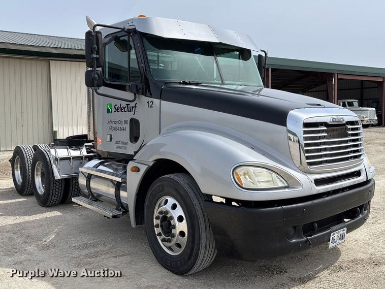 image for item FB3261 2005 Freightliner CL120 semi truck