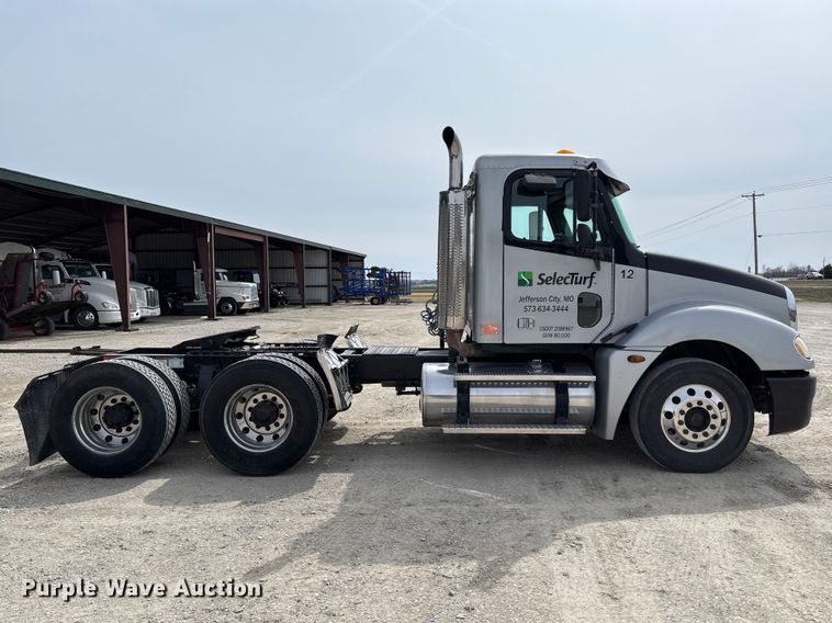 image for item FB3261 2005 Freightliner CL120 semi truck