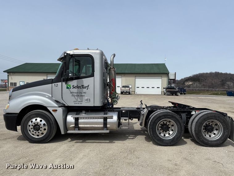 image for item FB3261 2005 Freightliner CL120 semi truck