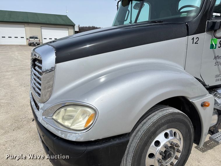 image for item FB3261 2005 Freightliner CL120 semi truck