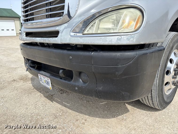 image for item FB3261 2005 Freightliner CL120 semi truck