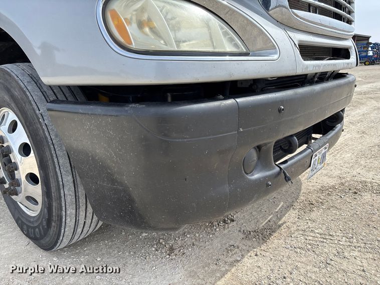 image for item FB3261 2005 Freightliner CL120 semi truck