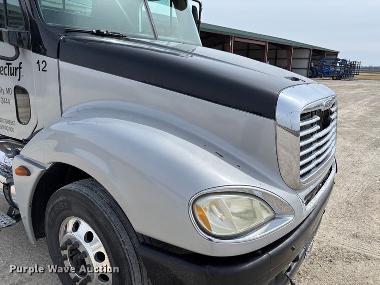 image for item FB3261 2005 Freightliner CL120 semi truck