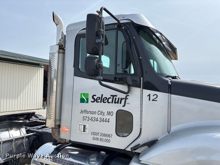 image for item FB3261 2005 Freightliner CL120 semi truck