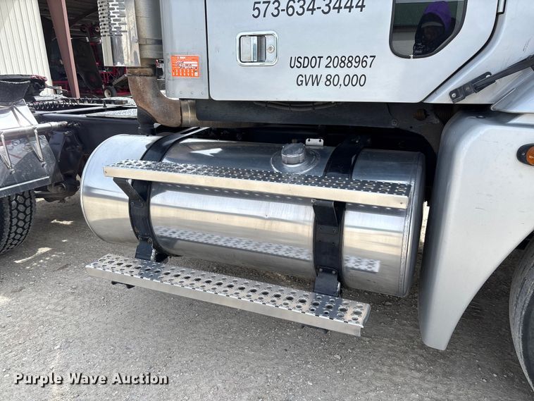 image for item FB3261 2005 Freightliner CL120 semi truck