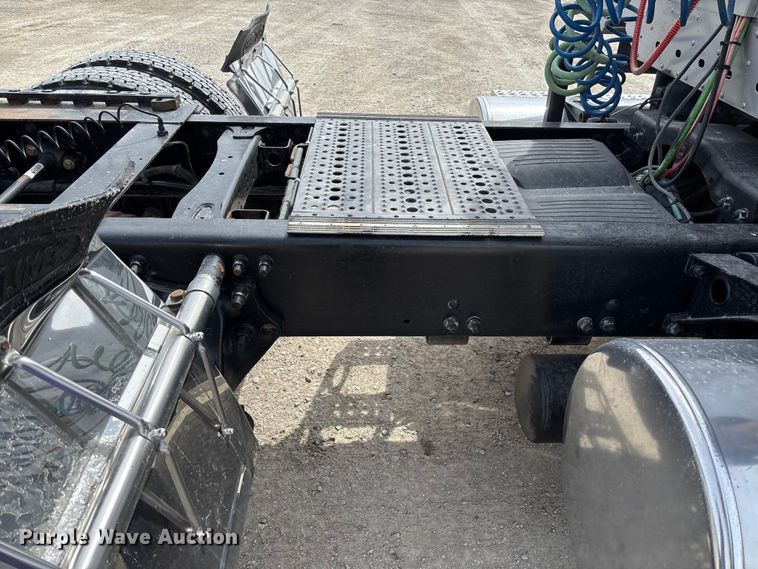 image for item FB3261 2005 Freightliner CL120 semi truck