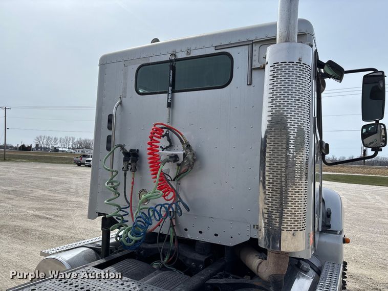 image for item FB3261 2005 Freightliner CL120 semi truck