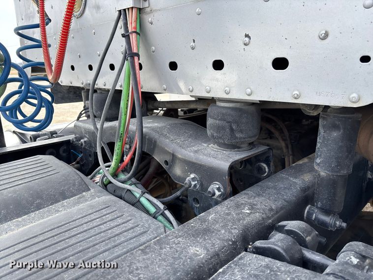 image for item FB3261 2005 Freightliner CL120 semi truck