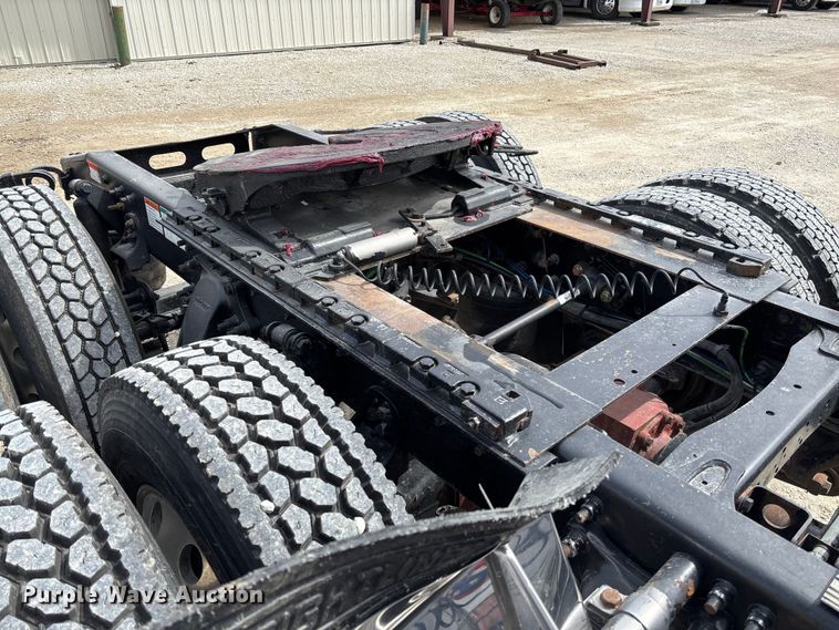 image for item FB3261 2005 Freightliner CL120 semi truck