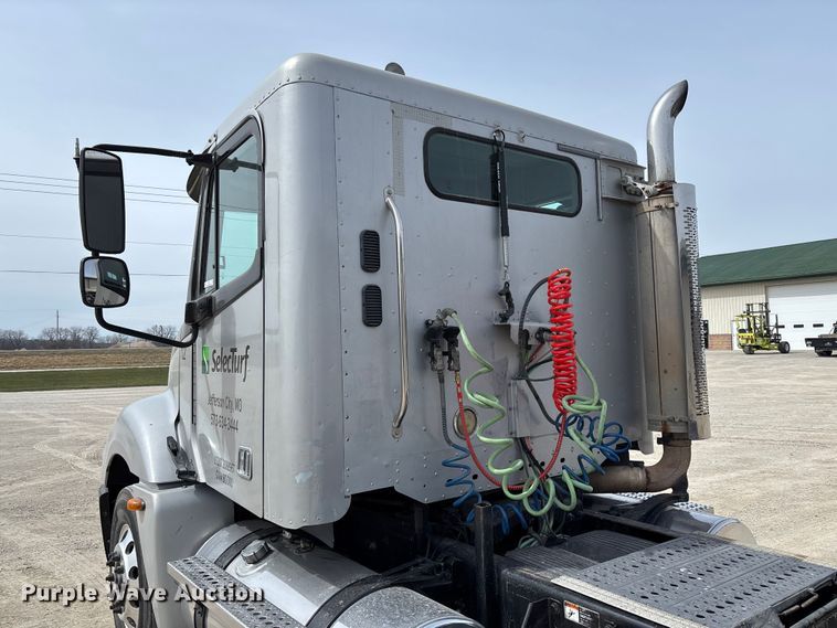 image for item FB3261 2005 Freightliner CL120 semi truck