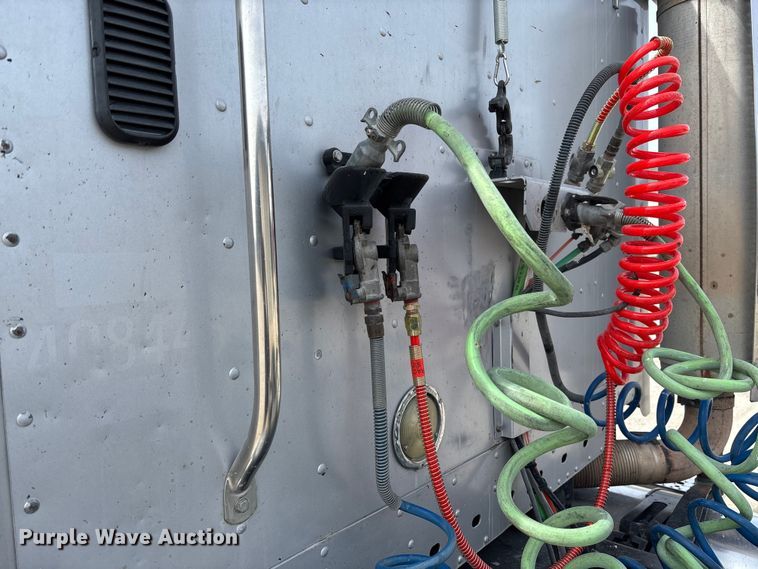 image for item FB3261 2005 Freightliner CL120 semi truck