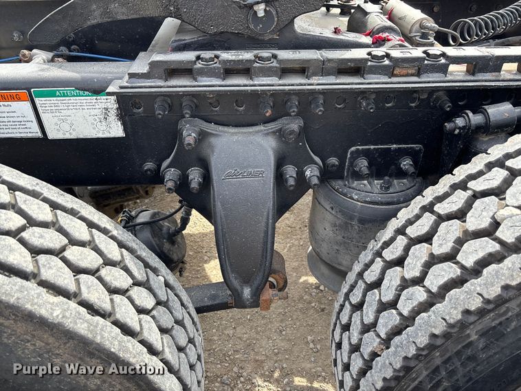 image for item FB3261 2005 Freightliner CL120 semi truck