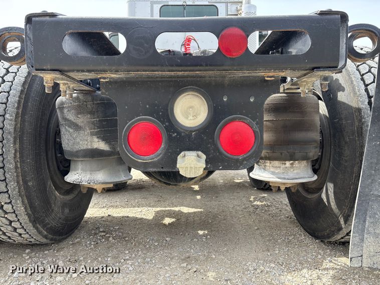 image for item FB3261 2005 Freightliner CL120 semi truck