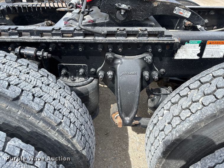 image for item FB3261 2005 Freightliner CL120 semi truck