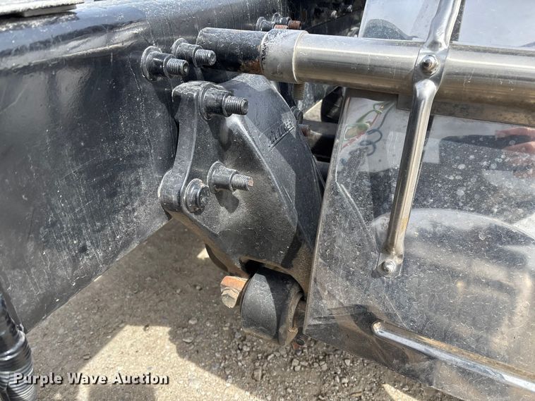 image for item FB3261 2005 Freightliner CL120 semi truck