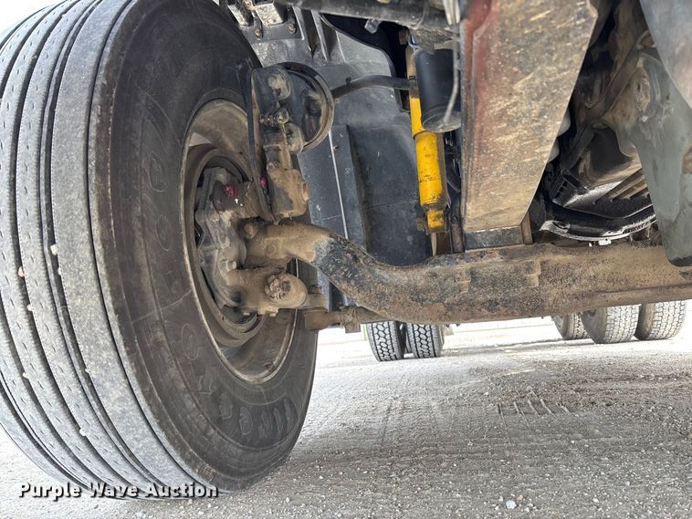 image for item FB3261 2005 Freightliner CL120 semi truck