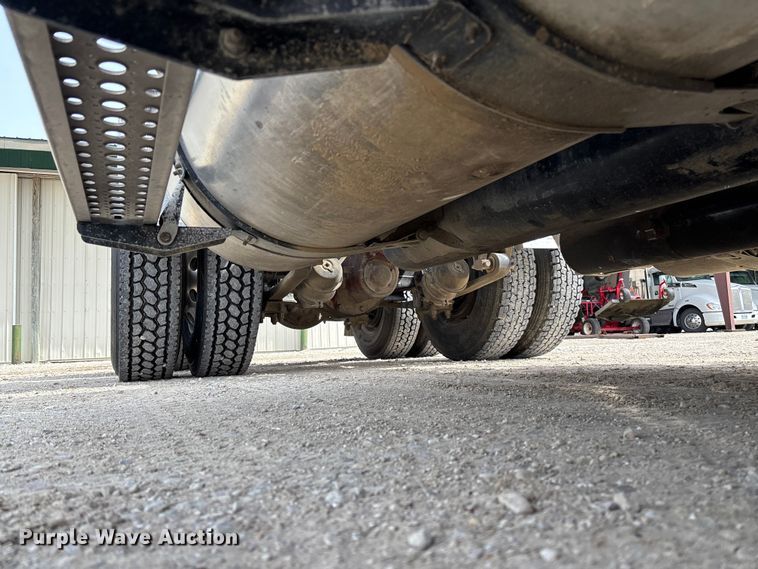 image for item FB3261 2005 Freightliner CL120 semi truck