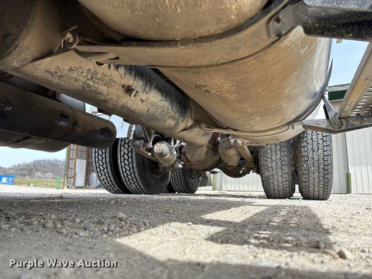 image for item FB3261 2005 Freightliner CL120 semi truck