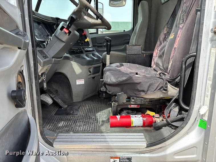 image for item FB3261 2005 Freightliner CL120 semi truck