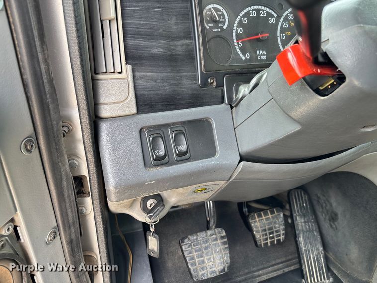 image for item FB3261 2005 Freightliner CL120 semi truck