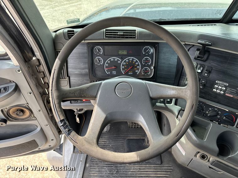 image for item FB3261 2005 Freightliner CL120 semi truck