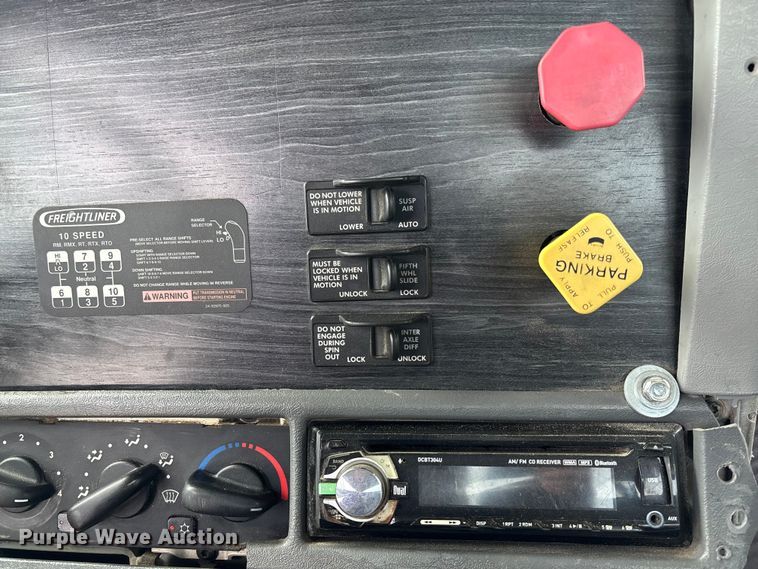 image for item FB3261 2005 Freightliner CL120 semi truck