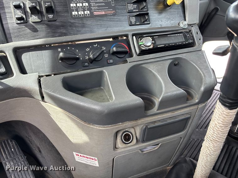 image for item FB3261 2005 Freightliner CL120 semi truck