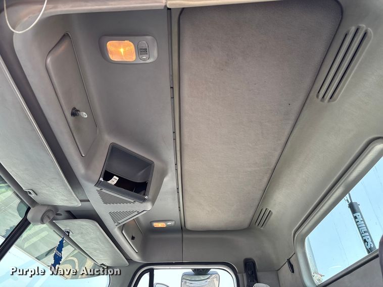 image for item FB3261 2005 Freightliner CL120 semi truck