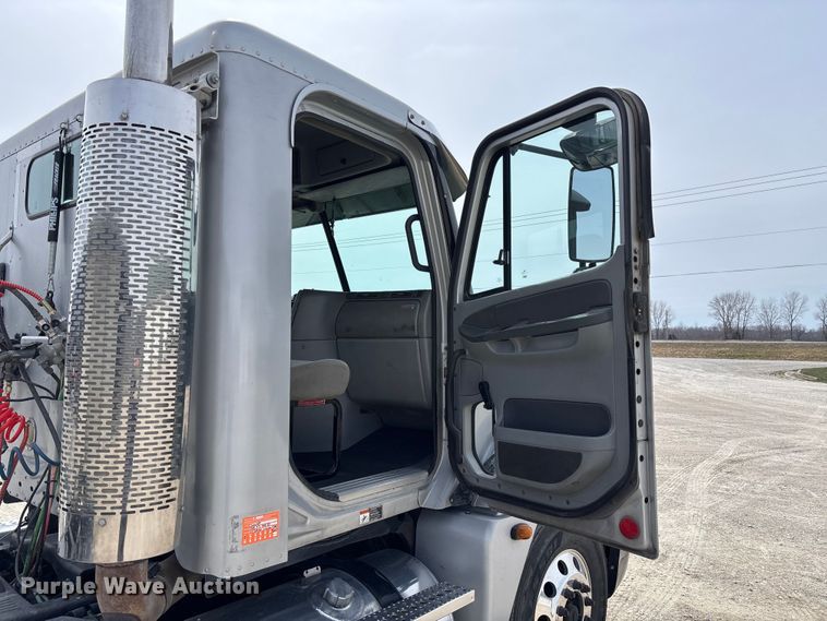 image for item FB3261 2005 Freightliner CL120 semi truck