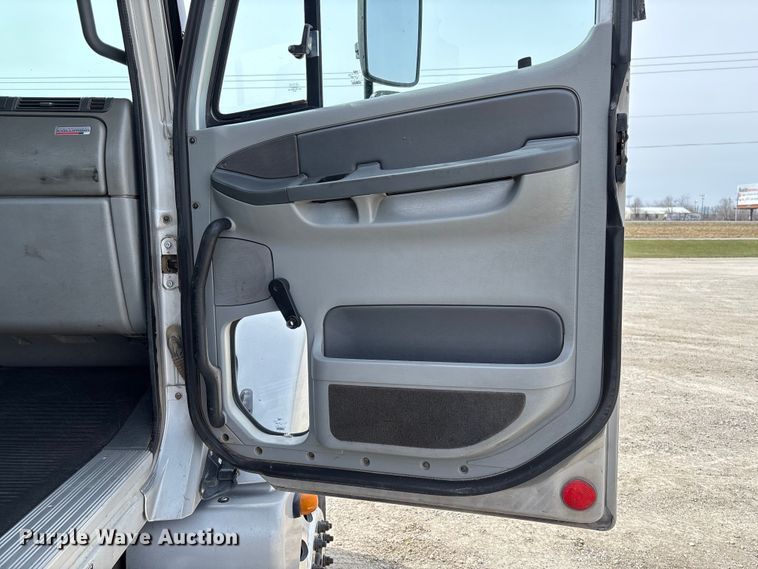 image for item FB3261 2005 Freightliner CL120 semi truck