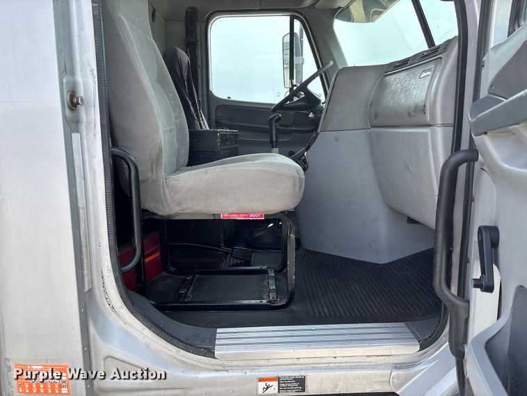 image for item FB3261 2005 Freightliner CL120 semi truck