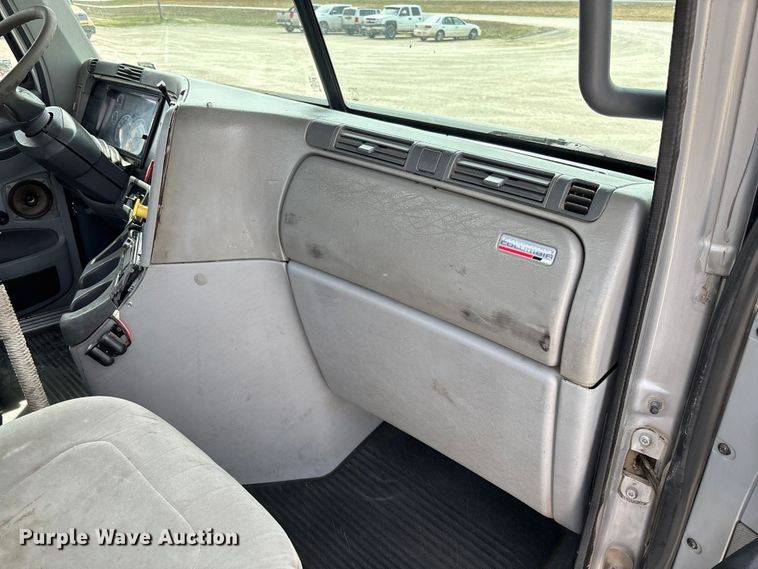 image for item FB3261 2005 Freightliner CL120 semi truck