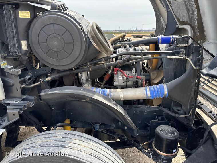 image for item FB3261 2005 Freightliner CL120 semi truck