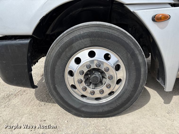 image for item FB3261 2005 Freightliner CL120 semi truck